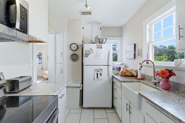 441 N KENTUCKY AVENUE, Deland, FL 32724