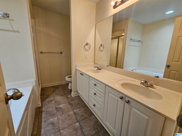 2056 QUEENS COURT, Moody, AL 35004