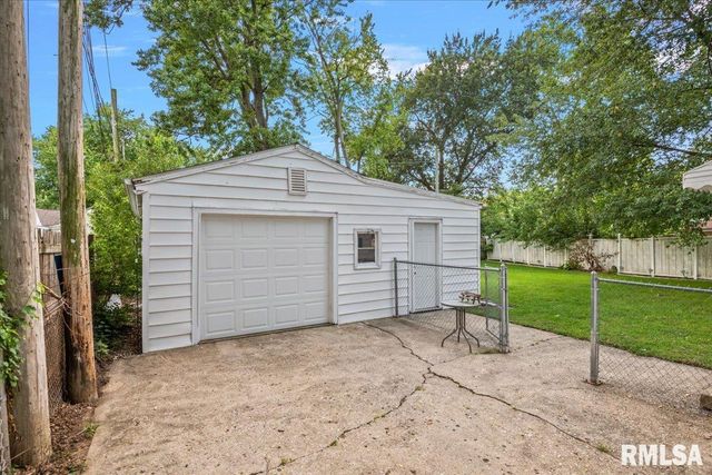 28 WINDSOR Road, Springfield, IL 62702