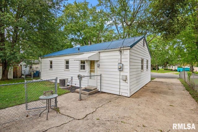 28 WINDSOR Road, Springfield, IL 62702