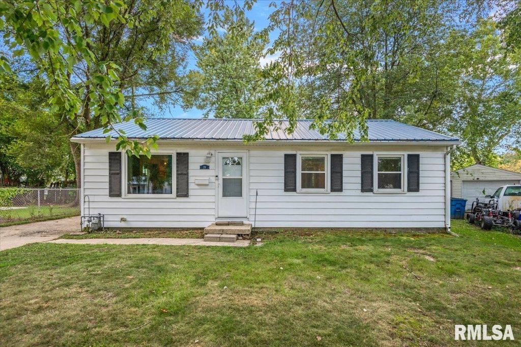 28 WINDSOR Road, Springfield, IL 62702