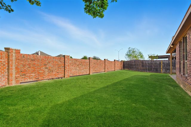 5032 Breezewind Lane, Fort Worth, TX 76123