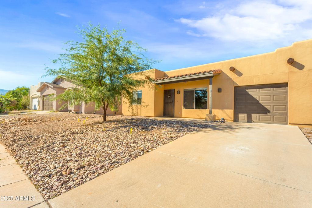 832 FOUR WINDS Circle, Sierra Vista, AZ 85635