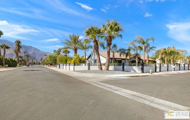 1811 N Los Alamos Road, Palm Springs, CA 92262