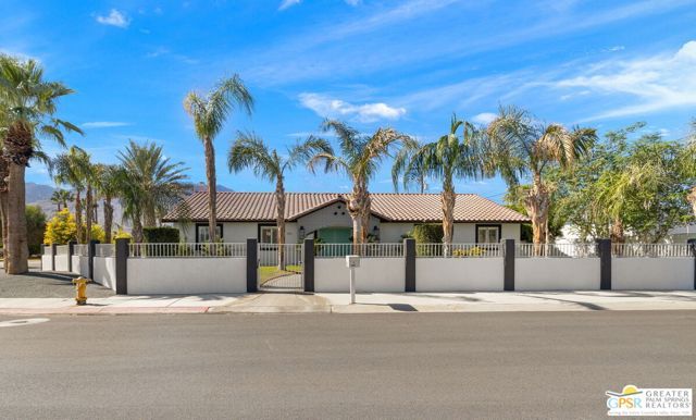 1811 N Los Alamos Road, Palm Springs, CA 92262