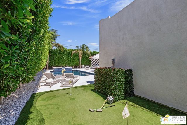 1811 N Los Alamos Road, Palm Springs, CA 92262