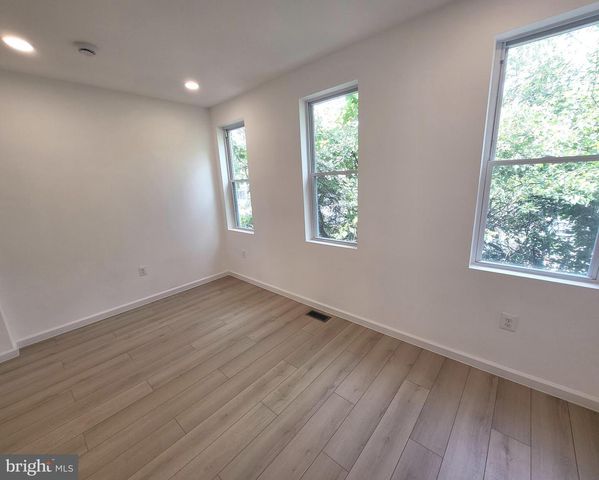 562 24TH ST NE, Washington, DC 20002