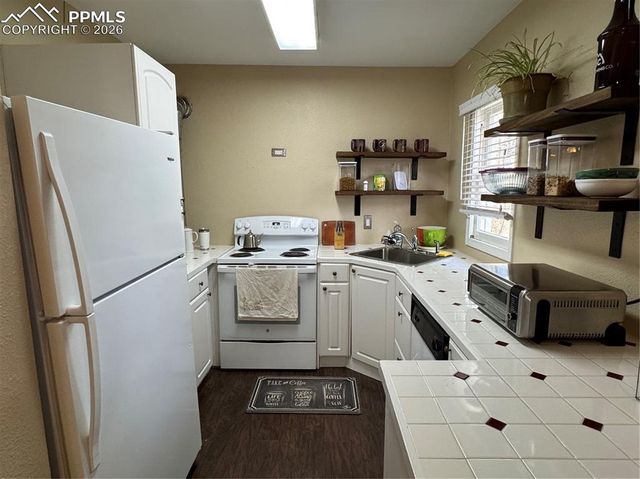 1633 Cheyenne Boulevard, Colorado Springs, CO 80906