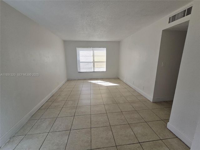 1335 S Dixie Hwy 401, Deerfield Beach, FL 33441