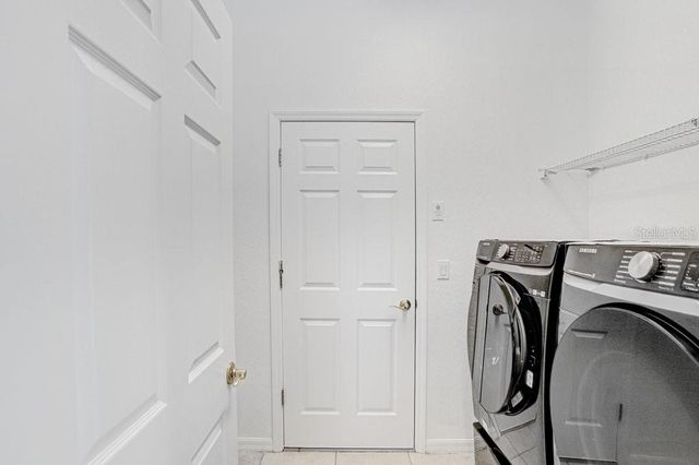 18124 COURTNEY BREEZE DRIVE, Tampa, FL 33647