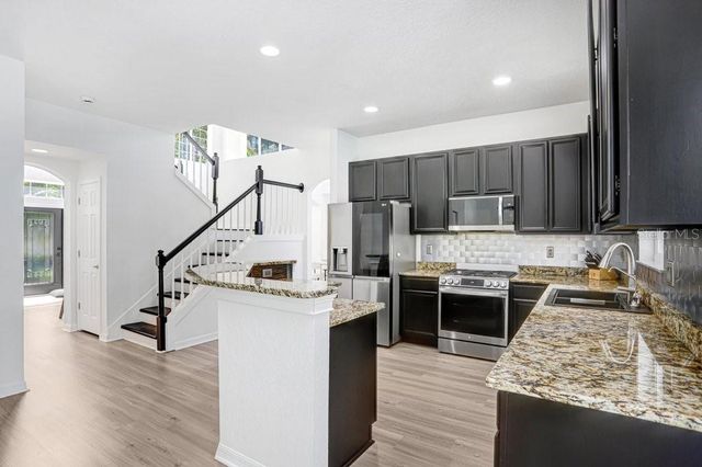 18124 COURTNEY BREEZE DRIVE, Tampa, FL 33647