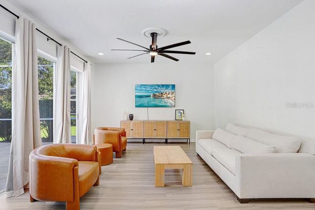 18124 COURTNEY BREEZE DRIVE, Tampa, FL 33647