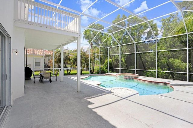 18124 COURTNEY BREEZE DRIVE, Tampa, FL 33647