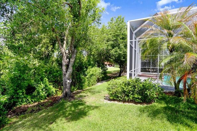 18124 COURTNEY BREEZE DRIVE, Tampa, FL 33647