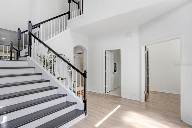 18124 COURTNEY BREEZE DRIVE, Tampa, FL 33647