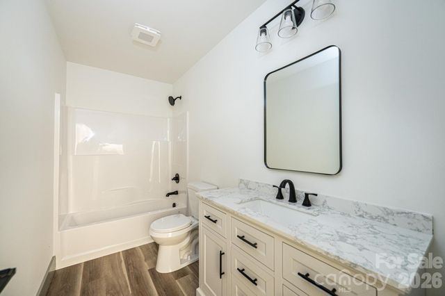 2047 Bailey Drive, Hickory, NC 28601
