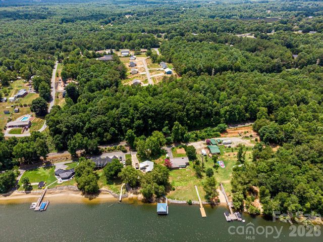 2047 Bailey Drive, Hickory, NC 28601