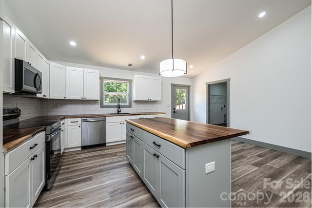 2047 Bailey Drive, Hickory, NC 28601