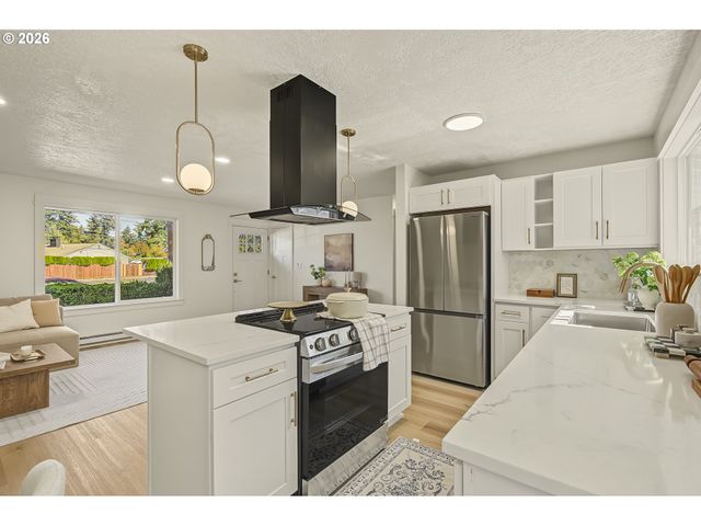 12914 Ne HALSEY St, Portland, OR 97230