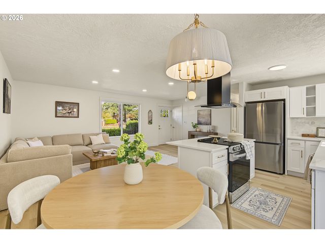 12914 Ne HALSEY St, Portland, OR 97230