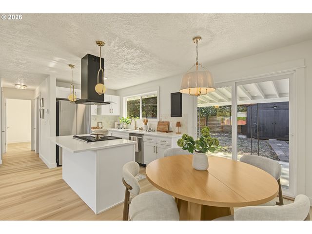 12914 Ne HALSEY St, Portland, OR 97230
