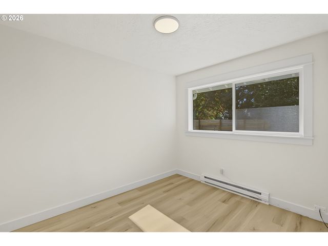 12914 Ne HALSEY St, Portland, OR 97230