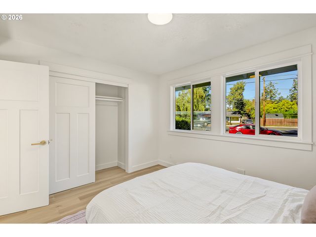 12914 Ne HALSEY St, Portland, OR 97230