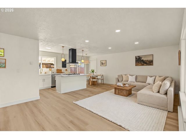 12914 Ne HALSEY St, Portland, OR 97230