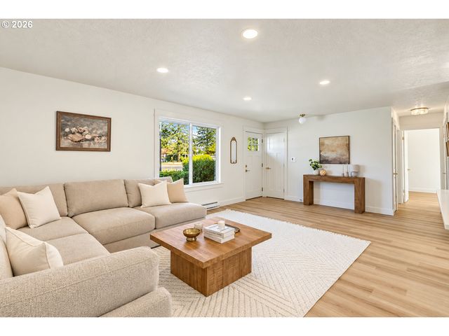 12914 Ne HALSEY St, Portland, OR 97230