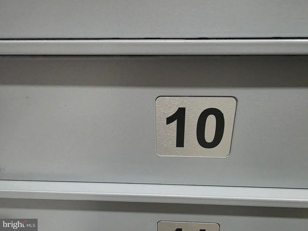 Image 10 of property listing at 6301 EDSALL RD #418, Alexandria, VA 22312