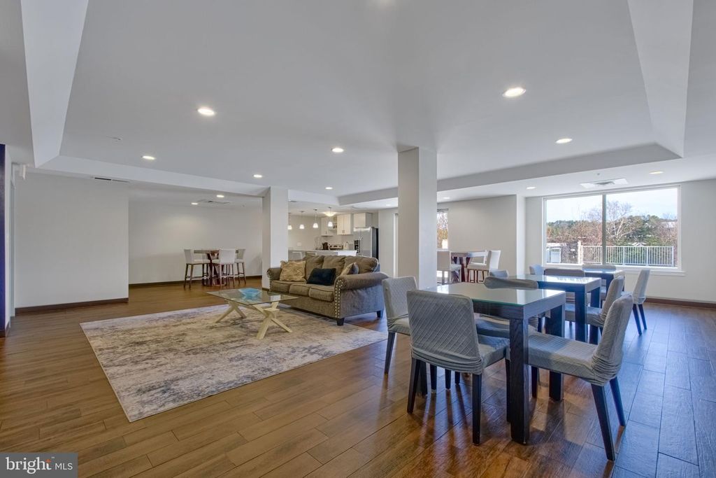 Image 11 of property listing at 6301 EDSALL RD #418, Alexandria, VA 22312