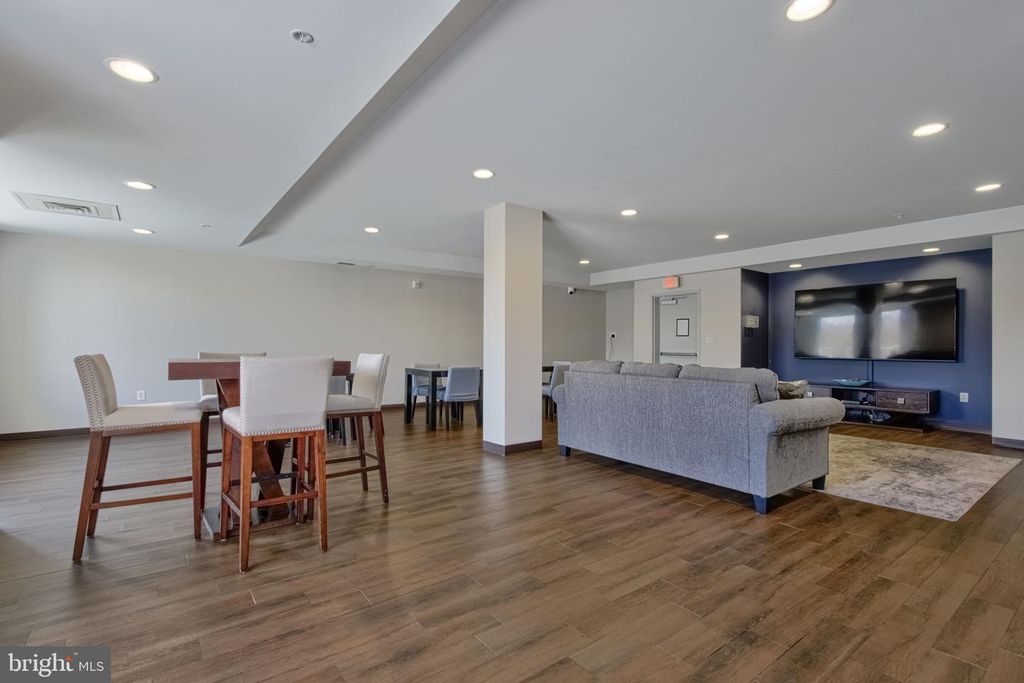 Image 12 of property listing at 6301 EDSALL RD #418, Alexandria, VA 22312