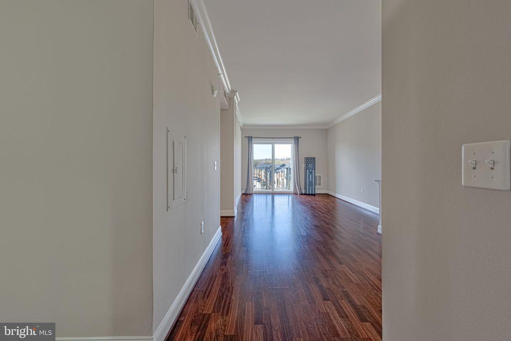 Image 13 of property listing at 6301 EDSALL RD #418, Alexandria, VA 22312