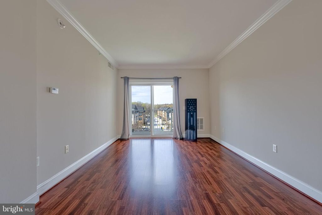 Image 14 of property listing at 6301 EDSALL RD #418, Alexandria, VA 22312