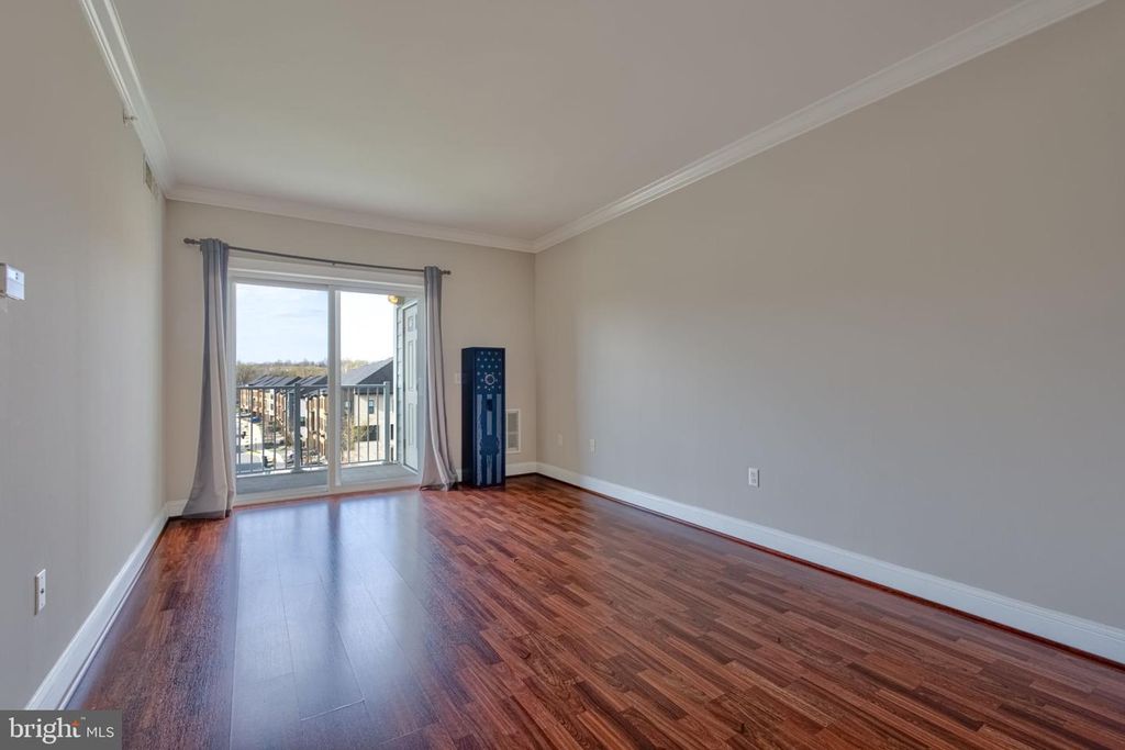 Image 16 of property listing at 6301 EDSALL RD #418, Alexandria, VA 22312