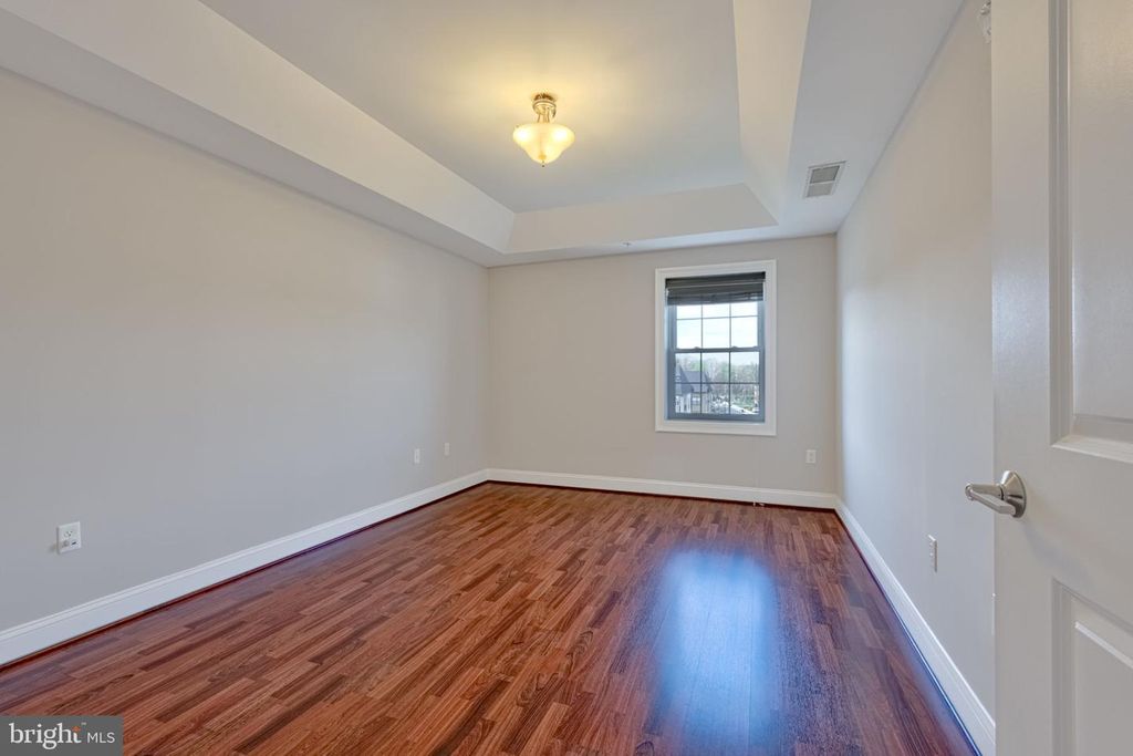 Image 17 of property listing at 6301 EDSALL RD #418, Alexandria, VA 22312