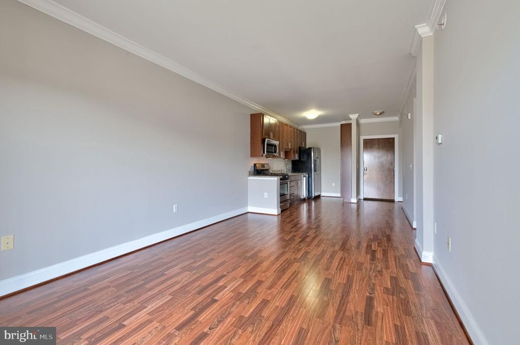 Image 19 of property listing at 6301 EDSALL RD #418, Alexandria, VA 22312