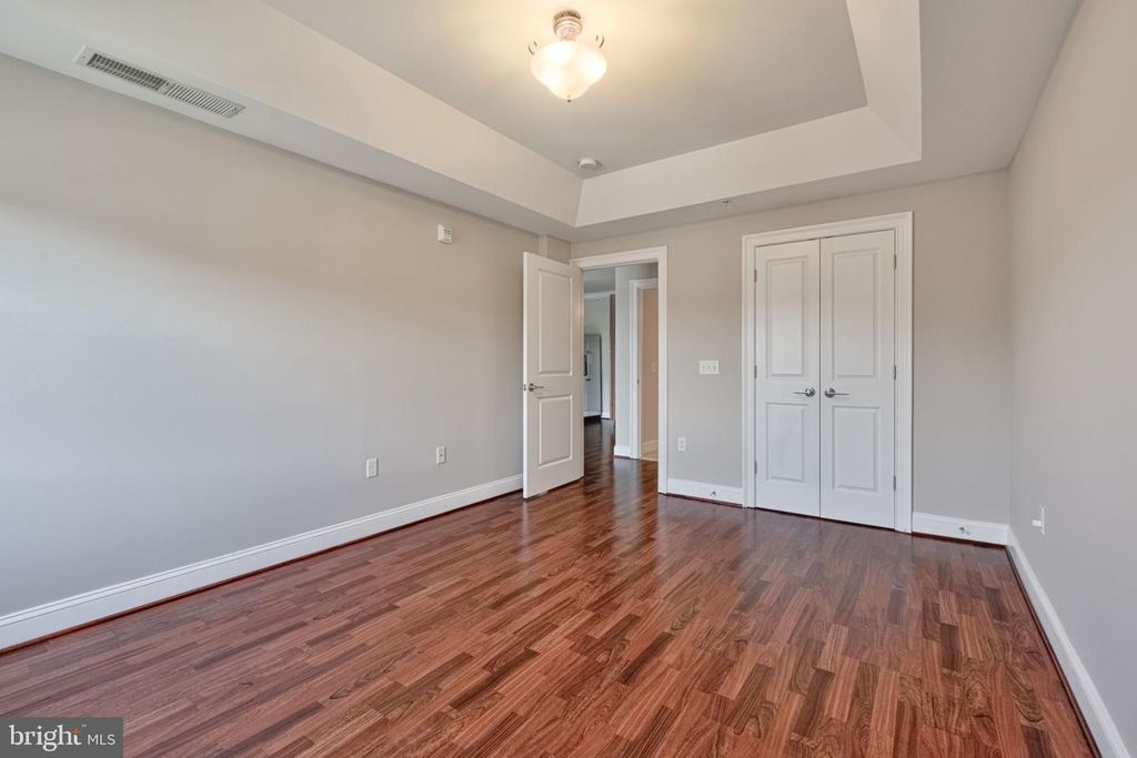 Image 23 of property listing at 6301 EDSALL RD #418, Alexandria, VA 22312