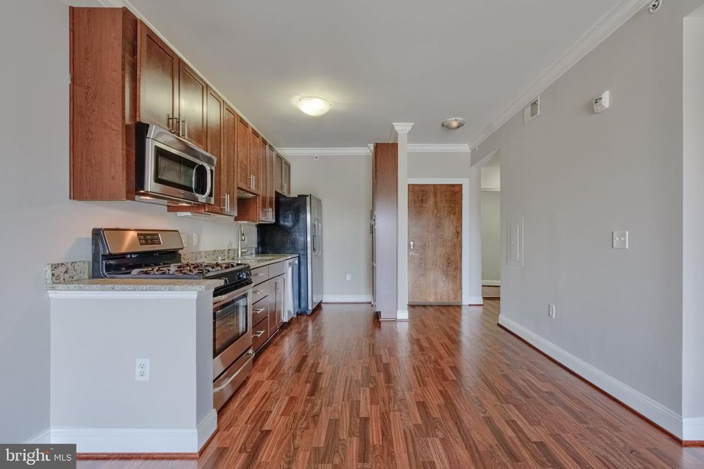 Image 27 of property listing at 6301 EDSALL RD #418, Alexandria, VA 22312