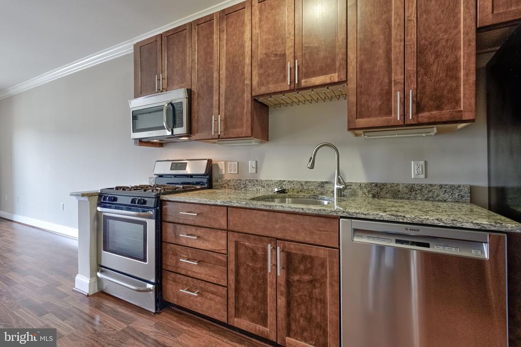 Image 30 of property listing at 6301 EDSALL RD #418, Alexandria, VA 22312