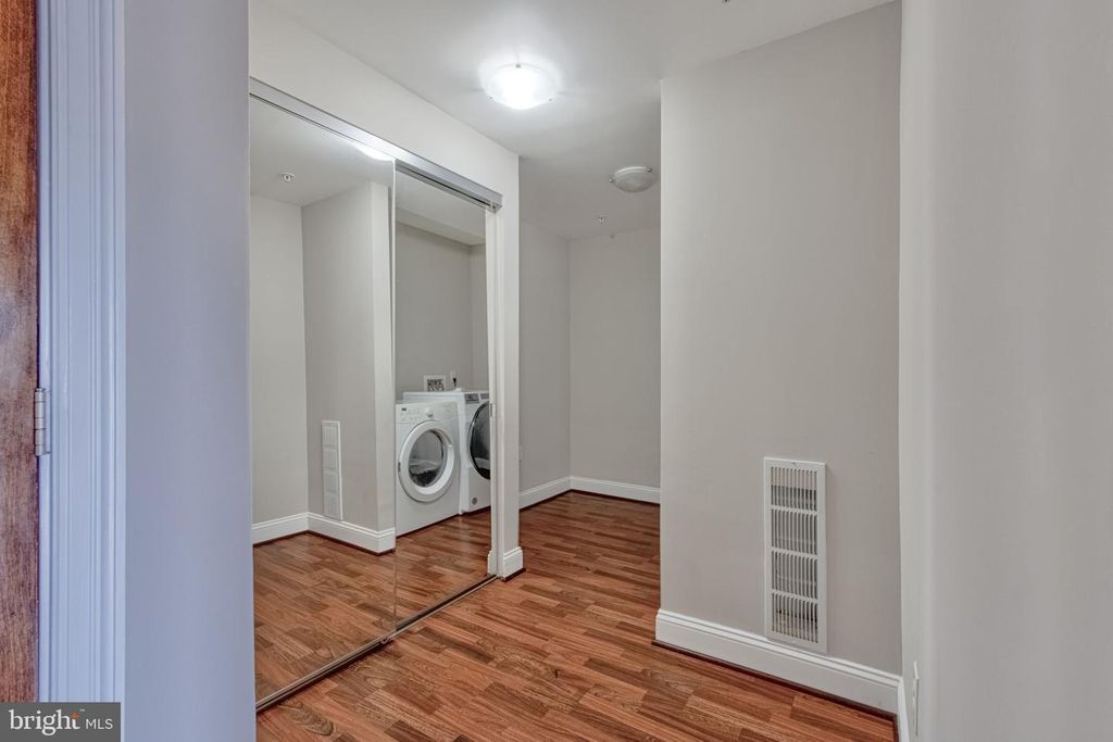 Image 31 of property listing at 6301 EDSALL RD #418, Alexandria, VA 22312