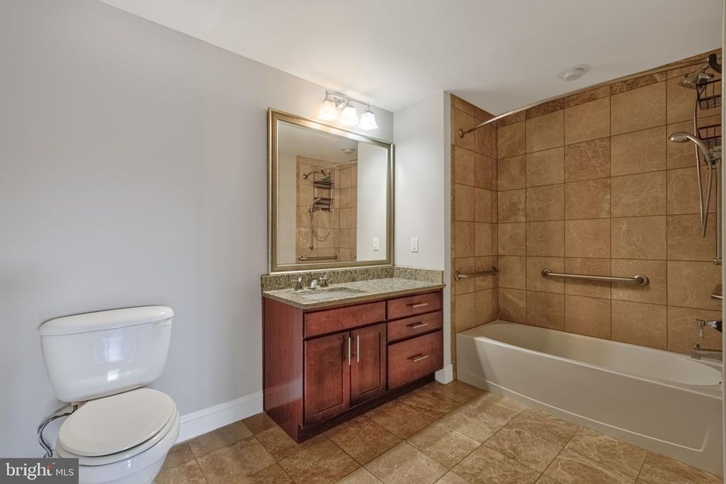 Image 34 of property listing at 6301 EDSALL RD #418, Alexandria, VA 22312