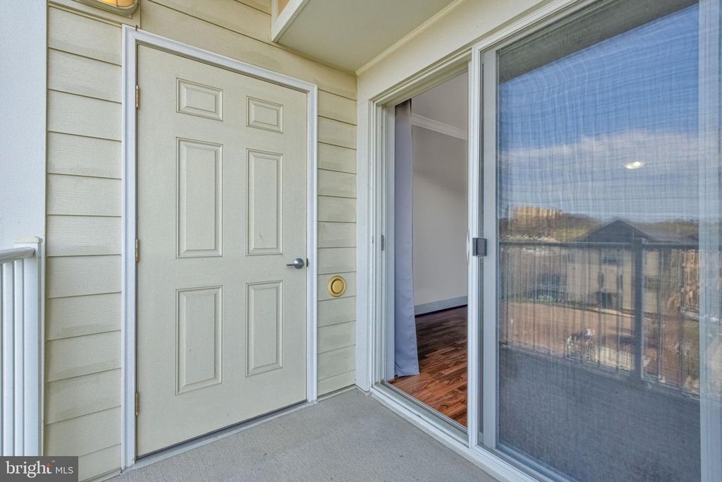 Image 37 of property listing at 6301 EDSALL RD #418, Alexandria, VA 22312