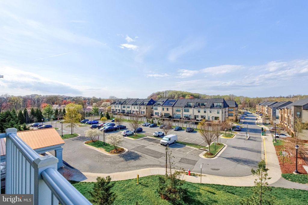 Image 39 of property listing at 6301 EDSALL RD #418, Alexandria, VA 22312