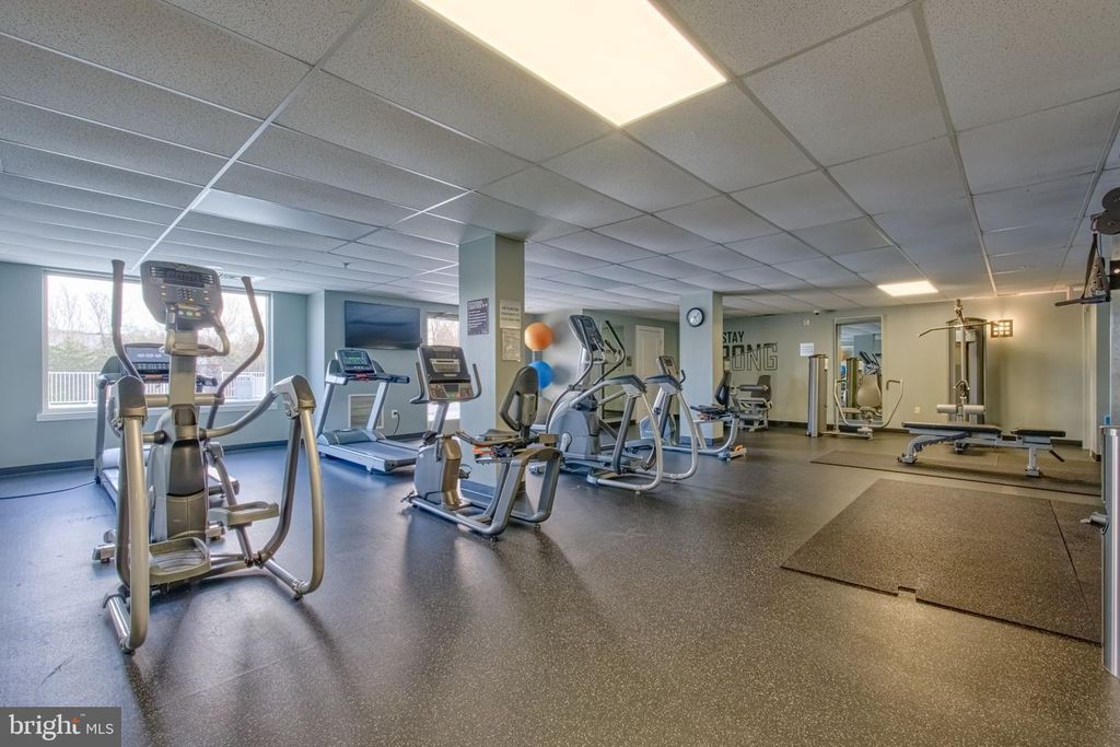 Image 40 of property listing at 6301 EDSALL RD #418, Alexandria, VA 22312