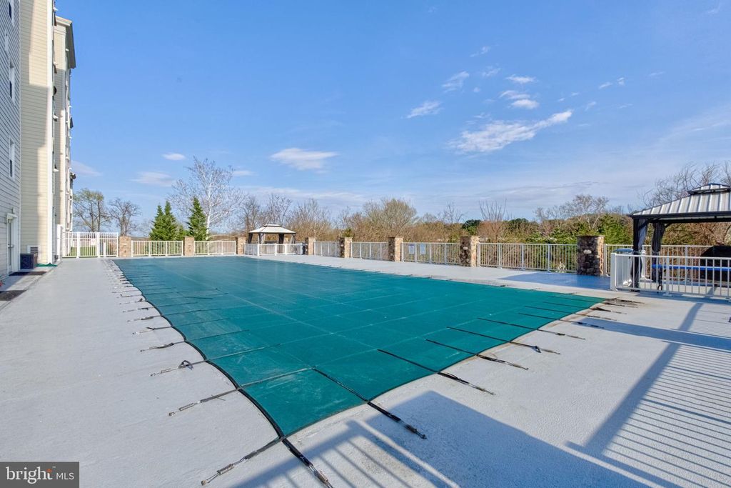 Image 42 of property listing at 6301 EDSALL RD #418, Alexandria, VA 22312