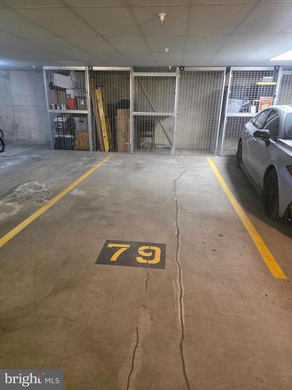 Image 43 of property listing at 6301 EDSALL RD #418, Alexandria, VA 22312