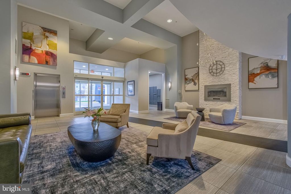 Image 7 of property listing at 6301 EDSALL RD #418, Alexandria, VA 22312