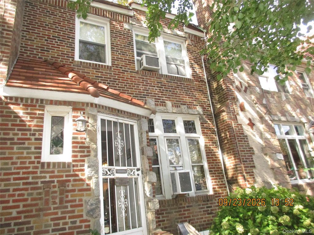 82-51 penelope Avenue, Middle Village, NY 11379 — photo 3