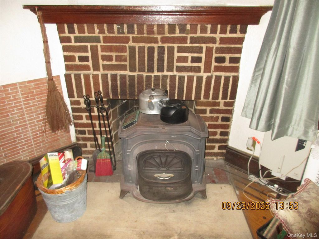 82-51 penelope Avenue, Middle Village, NY 11379 — photo 5
